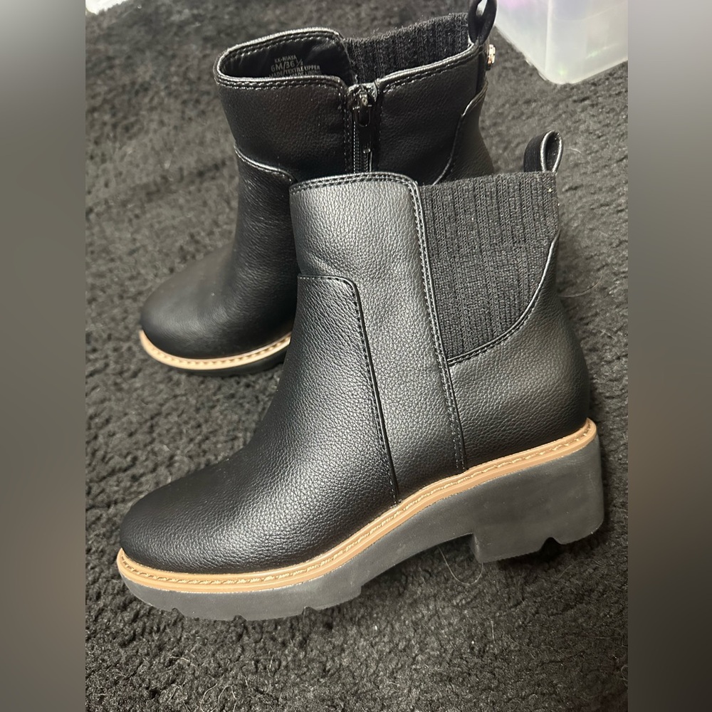 Kelly & Katie boots size 6